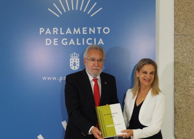 A valedora do Pobo entrega ao Parlamento de Galicia o Informe ordinario de 2021